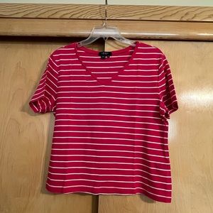 EUC XL Chaps Fuchsia and White T-Shirt